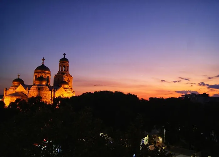 דירה By The Cathedral - Center - 2 Bedroom Flat וארנה